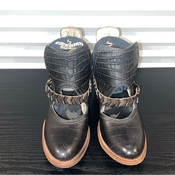 FREEBIRD Black Blade Ankle Bootie - Picture 4 of 9